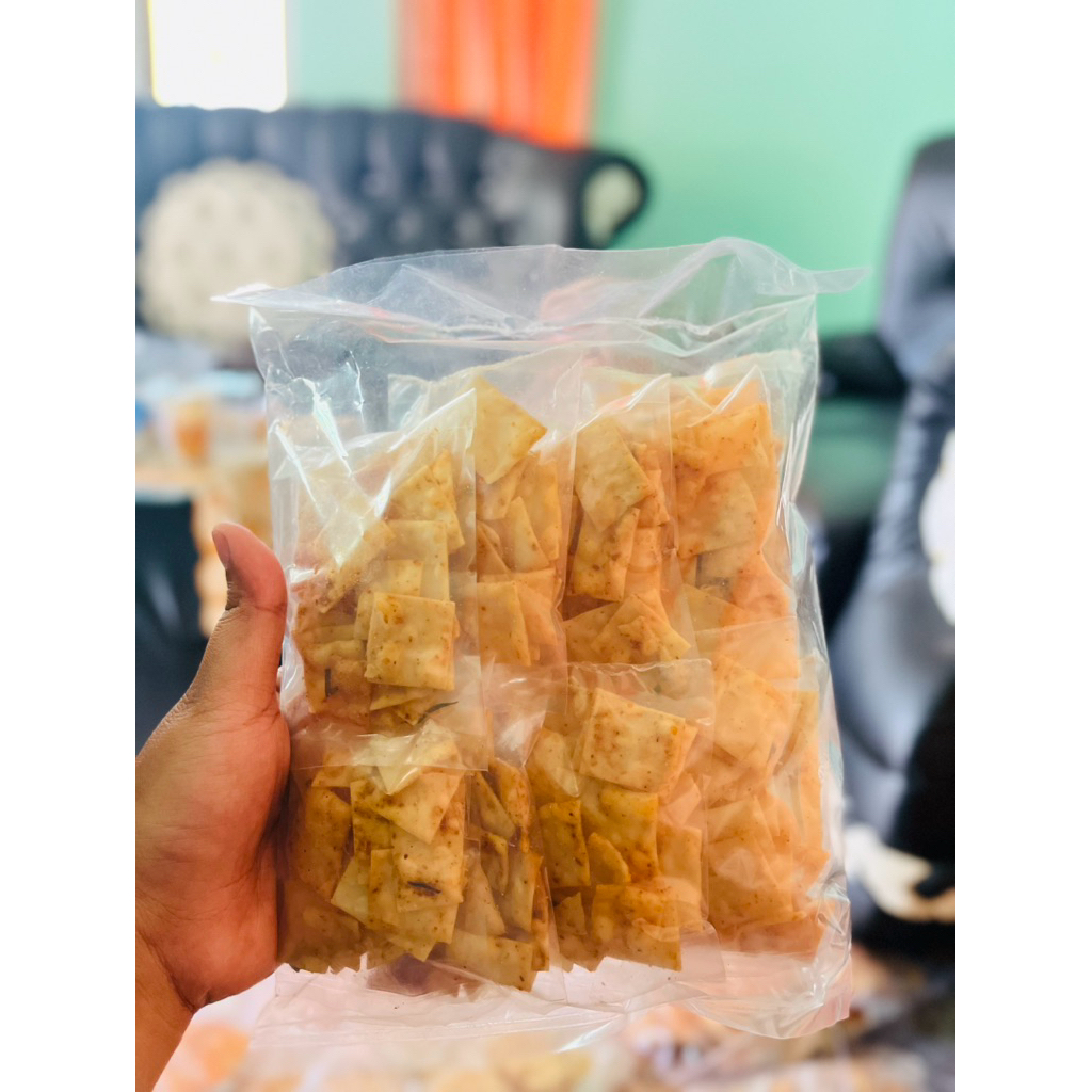 

keripik Usus,basreng,pangsit