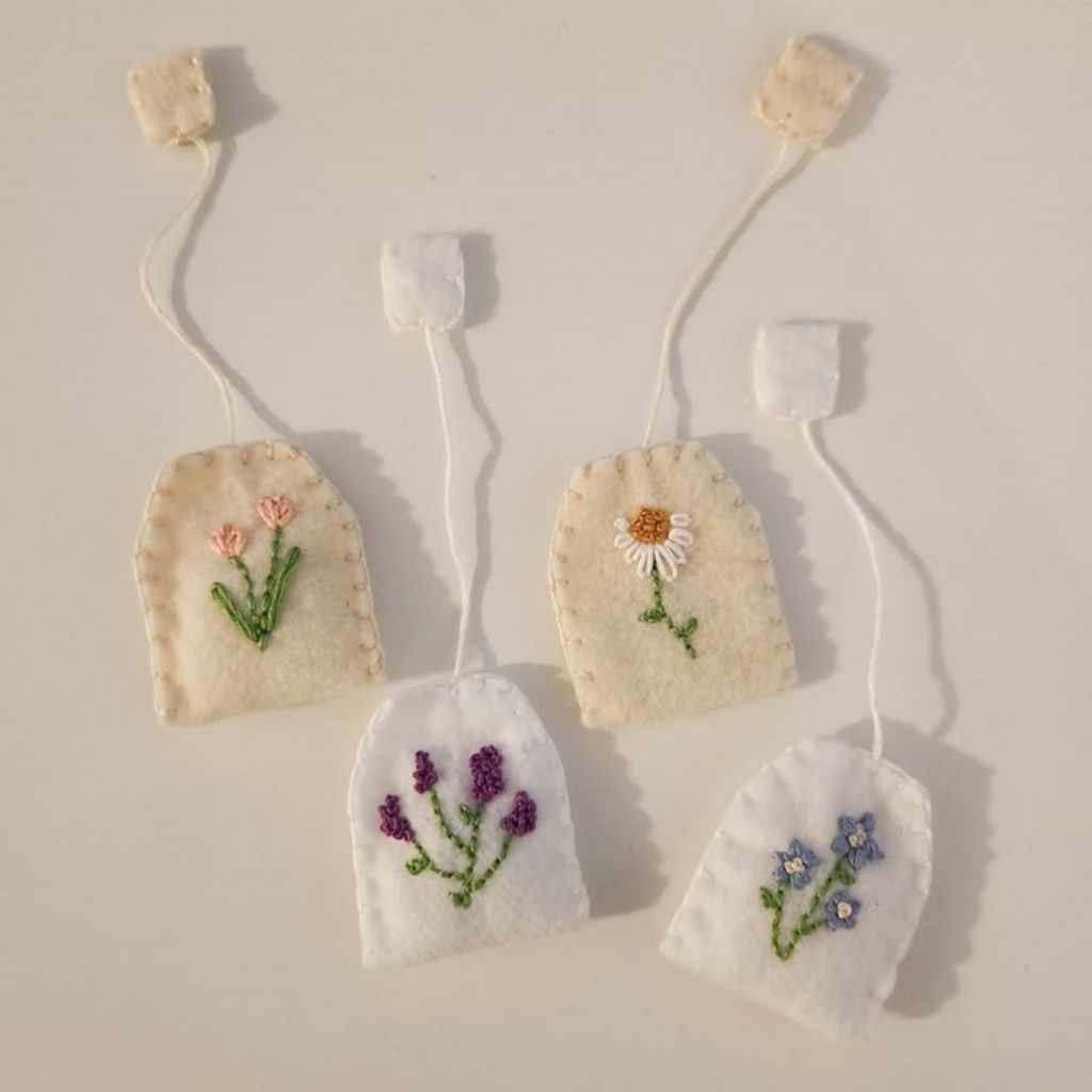 

Tea Bag Embroidery Bookmark (Handmade) / Pembatas Buku Kantung Teh Sulam Souvenir Pernikahan