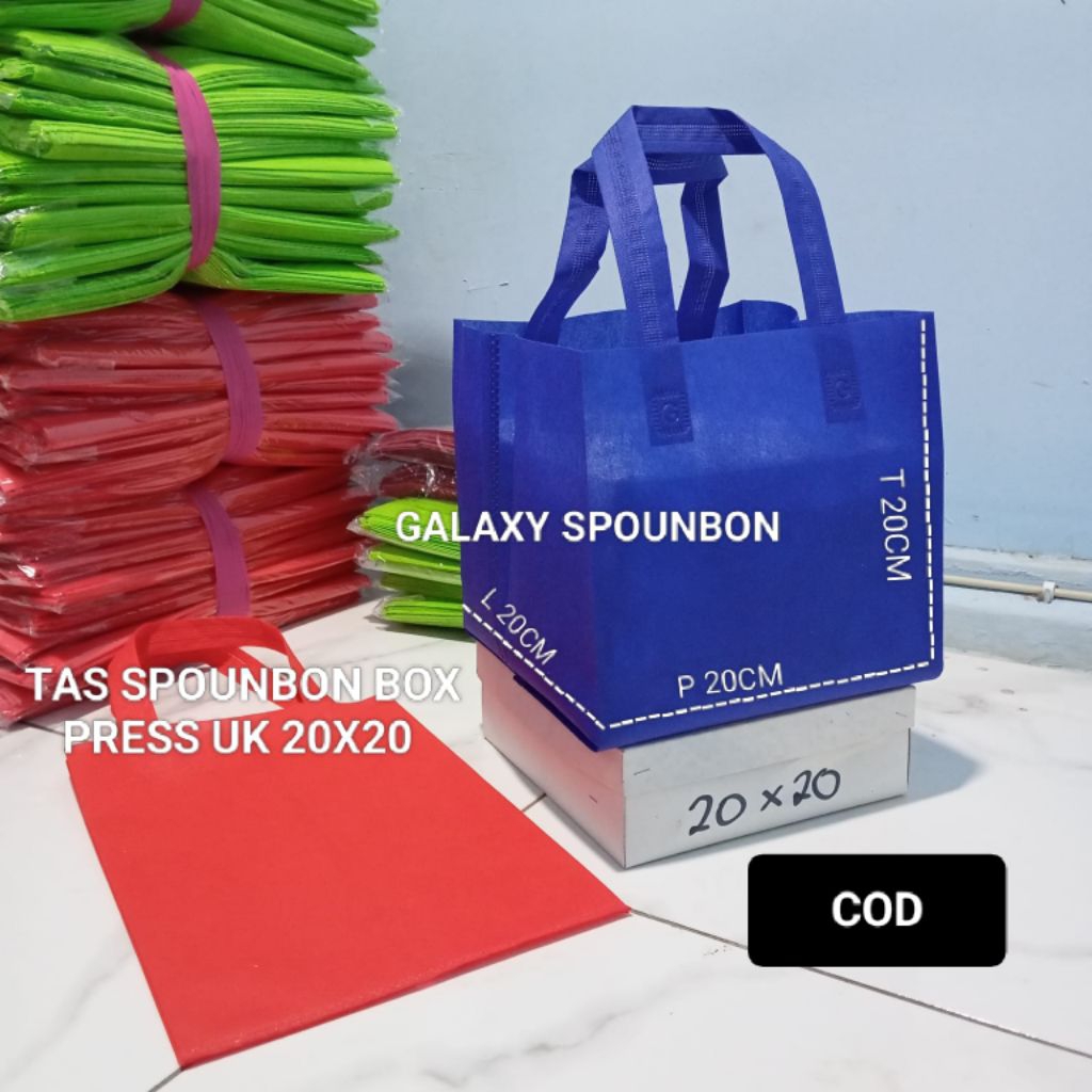

isi 120.tas. lebih murah dan hemat 20x20 bok dus kotak nasi. Redy stok warna bisa cod. bayar ditempat