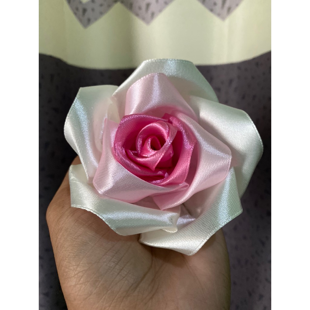 BUNGA MAWAR SATIN/BUKET WISUDA/BUKET BUNGA SATIN