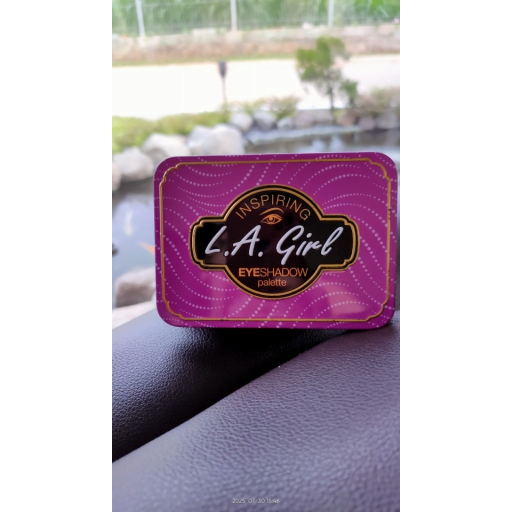 LA Girl Eyeshadow Palette