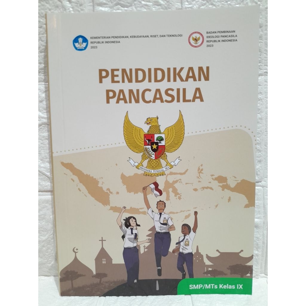 Buku pendidikan pancasila amp /mts kelas 9 kurmer
