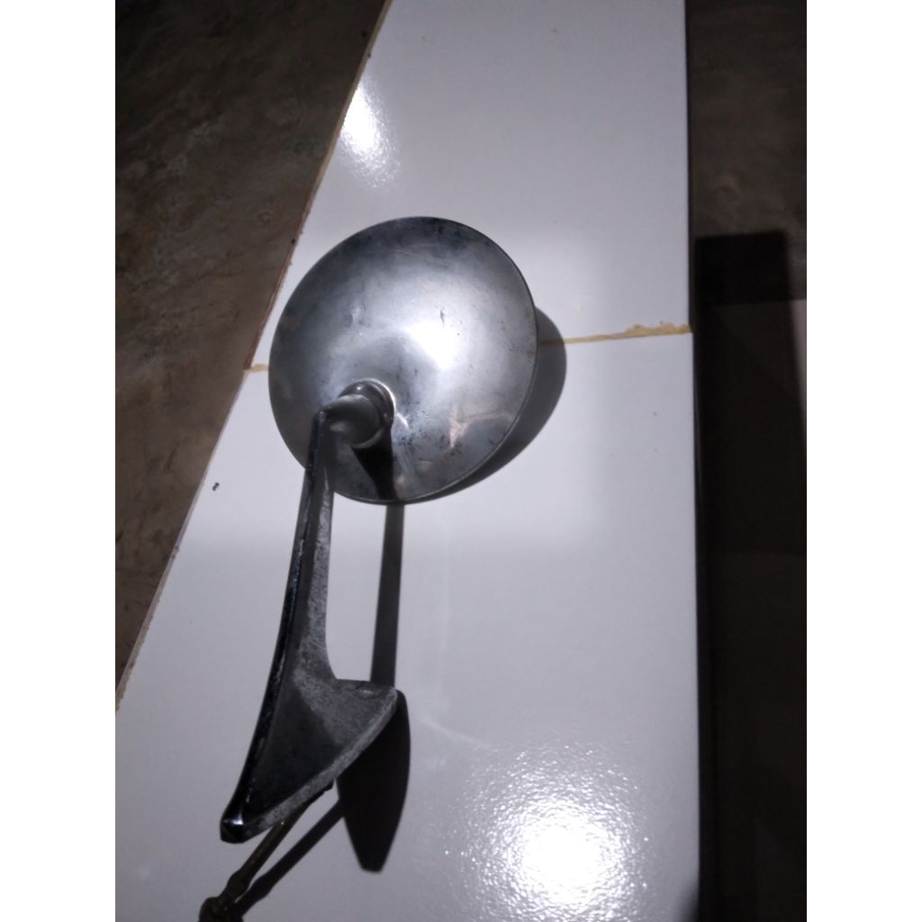 spion tanduk mobil retro