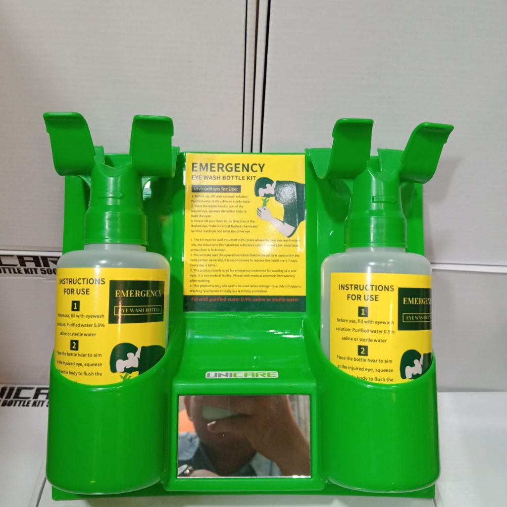 Mini Emergency Eye Wash Bottle Kit UNICARE / Mini Emergency Eyewash Bottle Kit Unicare 6670 / Eyewas