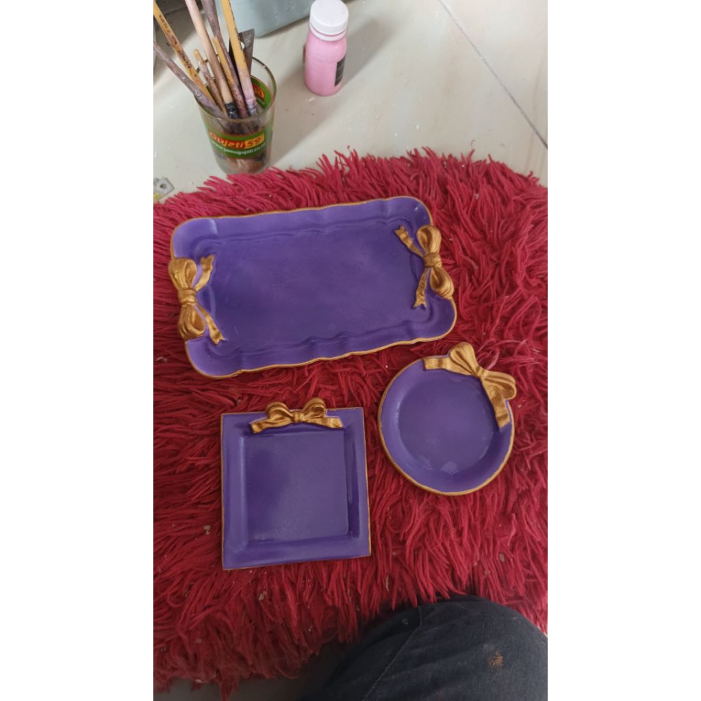 

tray pita ungu. gold perset