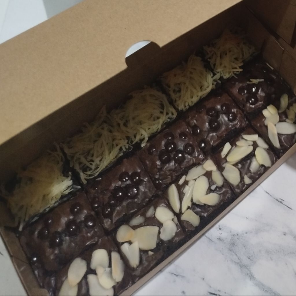 

Fudgy brownies premium dark chocolate