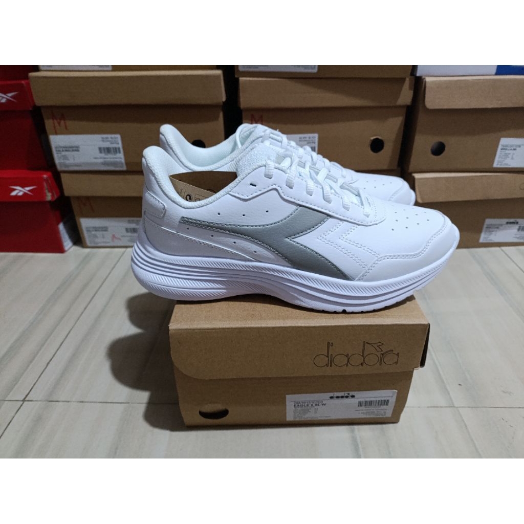 Diadora Eagle 8.SL Running/Tennis/badminton (white/Silver)