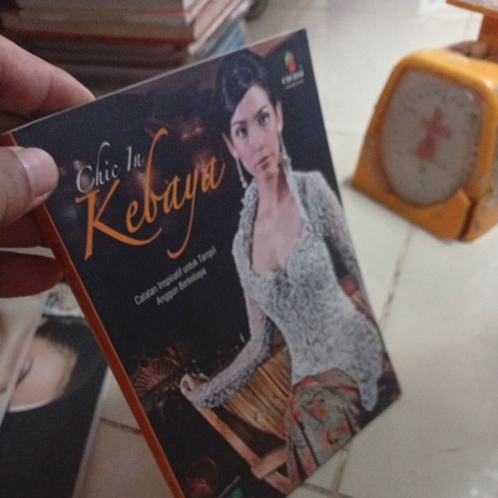 Chic in Kebaya mustika ratu