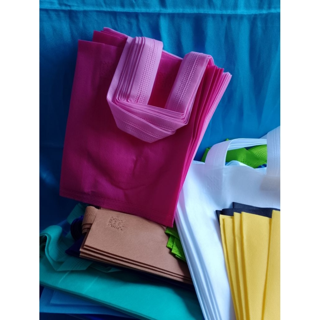 

Promo Cuci Gudang" Goodie bag (Min 10pcs) bisa mix warna