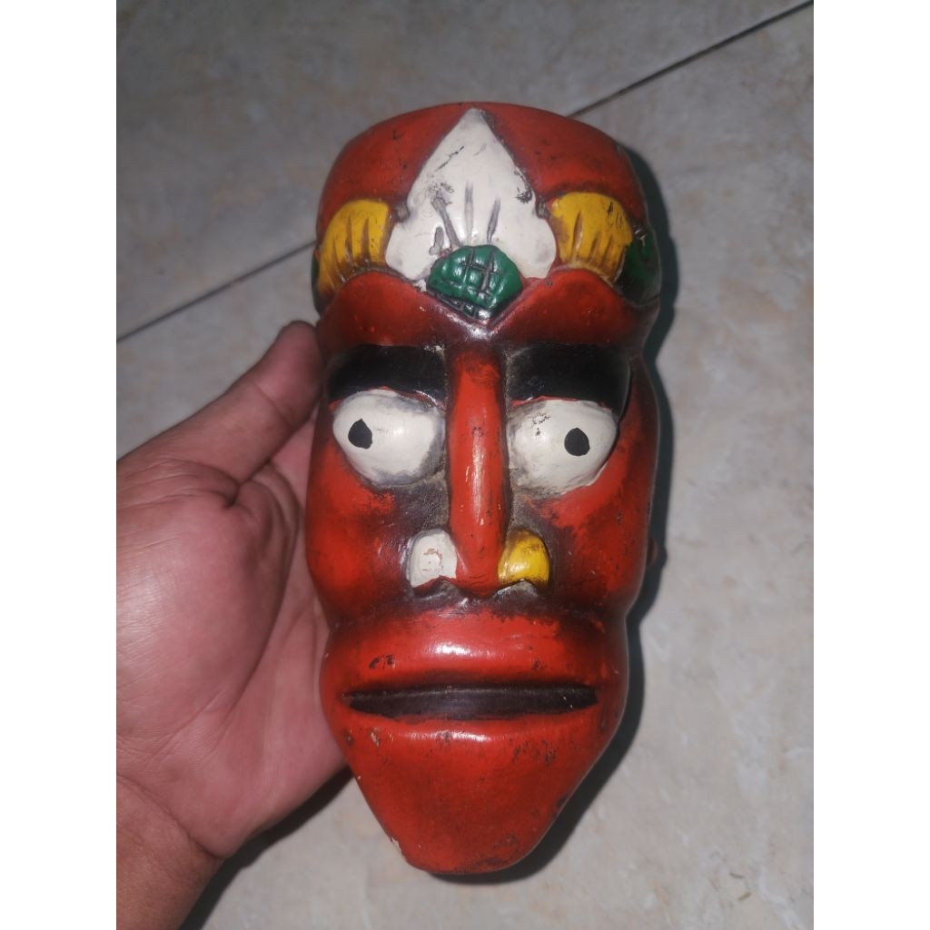 pajangan jadul topeng antik dari kayu peninggalan