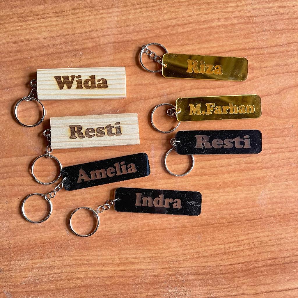 Gantungan kunci nama custom kayu pinus