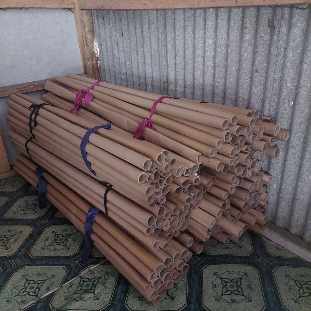 

Paper tube selongsong diameter ±3-4cm panjang 65cm, paper tube paper cone tabung kertas cones