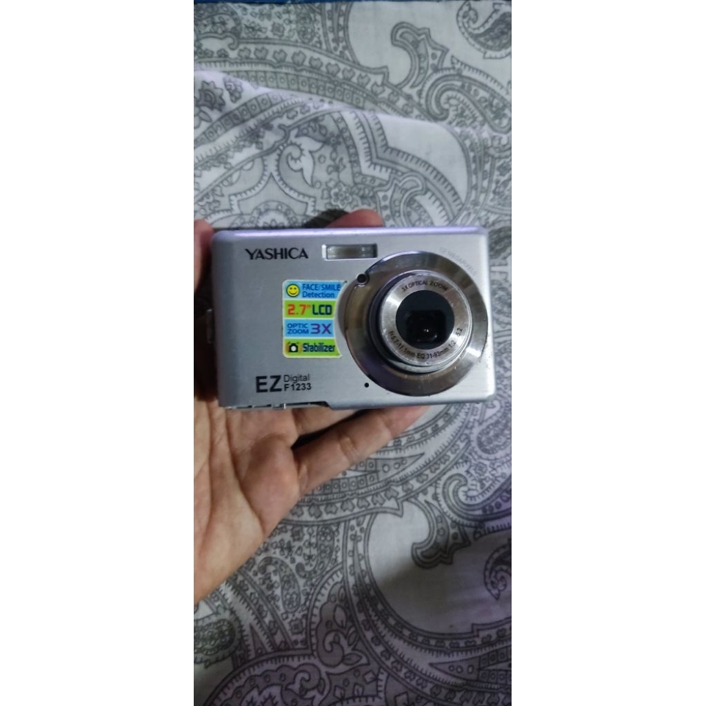 kamera digital yashica ez  f1233