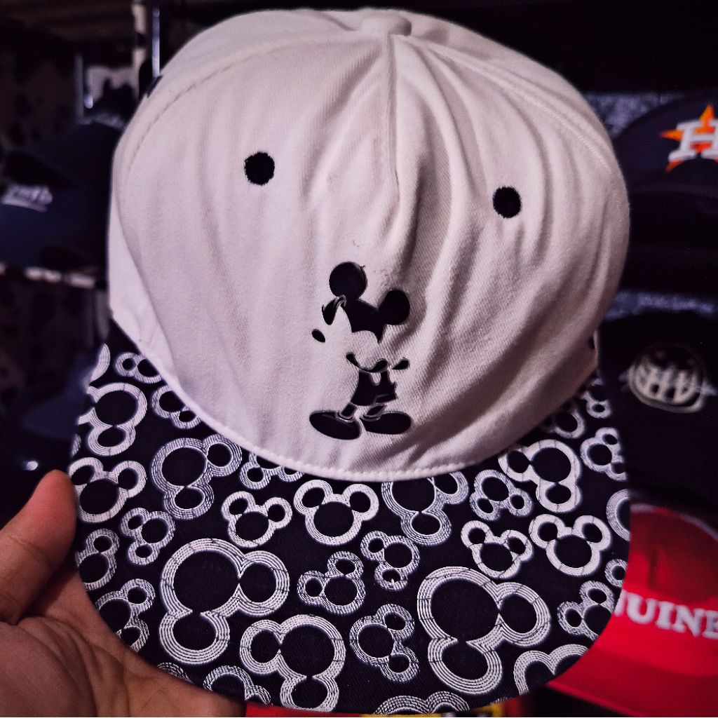 Topi snapback karakter Mickey disney x capten bekas second