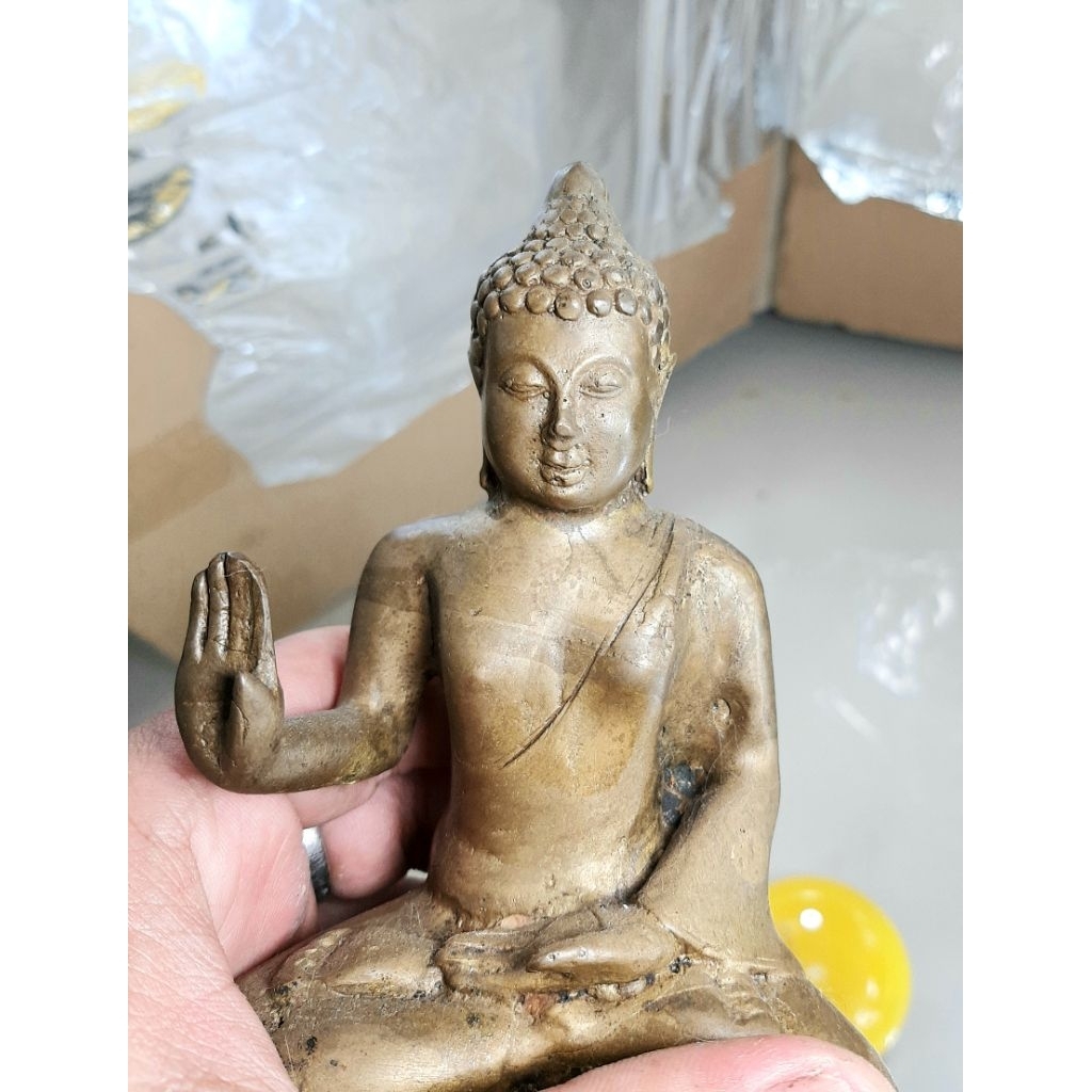 patung perunggu budha