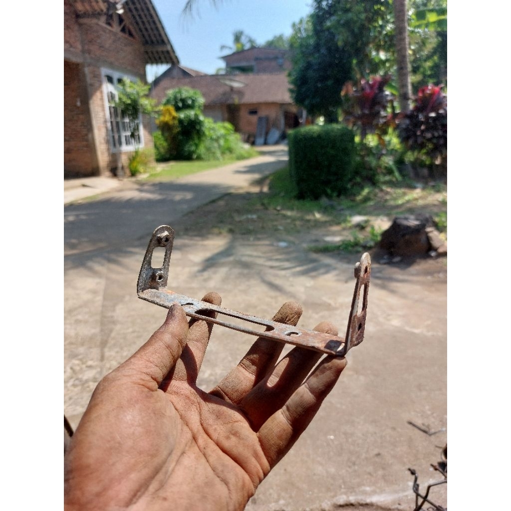 Breket Pangkon Lampu Sein Riting Belakang GL Pro GL Max Original