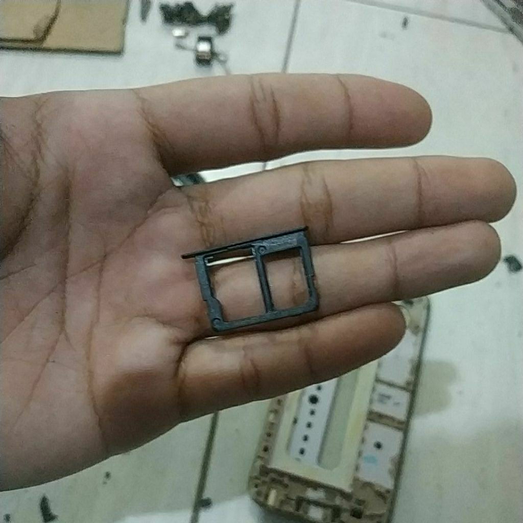 simtray bekas Samsung J3 pro,kurang simtray kecil