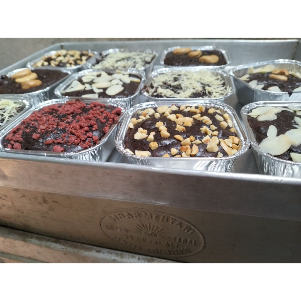 

fudgy brownies full topping cup alumunium foil