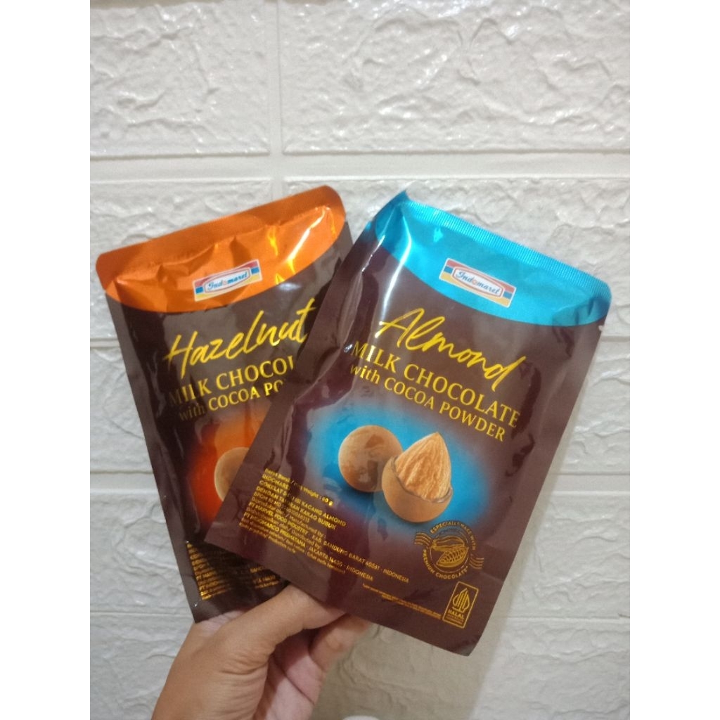 

Indomaret hazelnut milk chocolate 60g / indomaret almond milk chocolate 60g / coklat indomaret 60g EXP MEI 2026