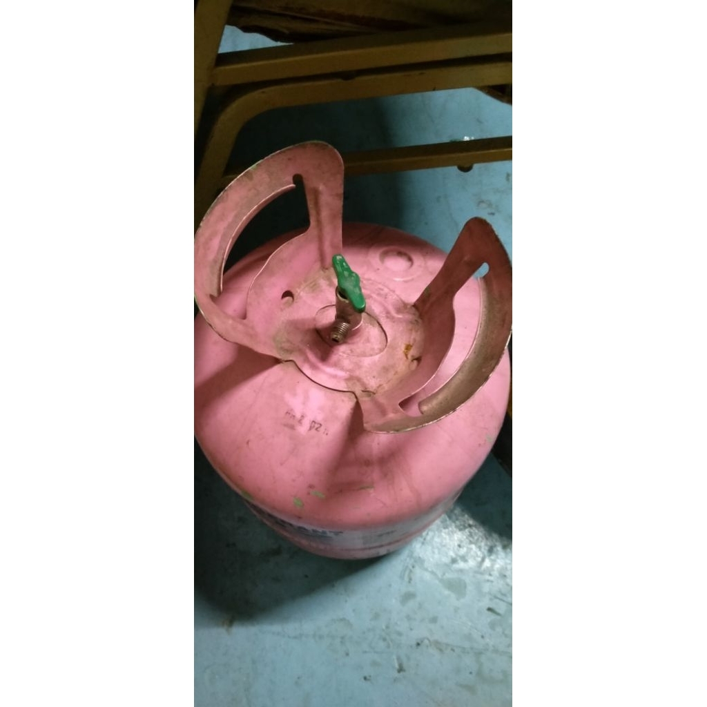 Tabung freon kosong