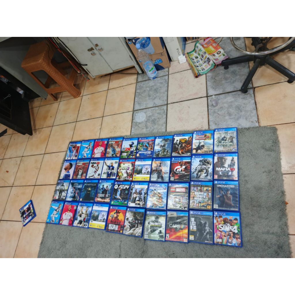 List BD/kaset PS 4 second1. UFC 2 200K2. Resident evil 2 250k3. Monster Hunter world  150k4. Unchart