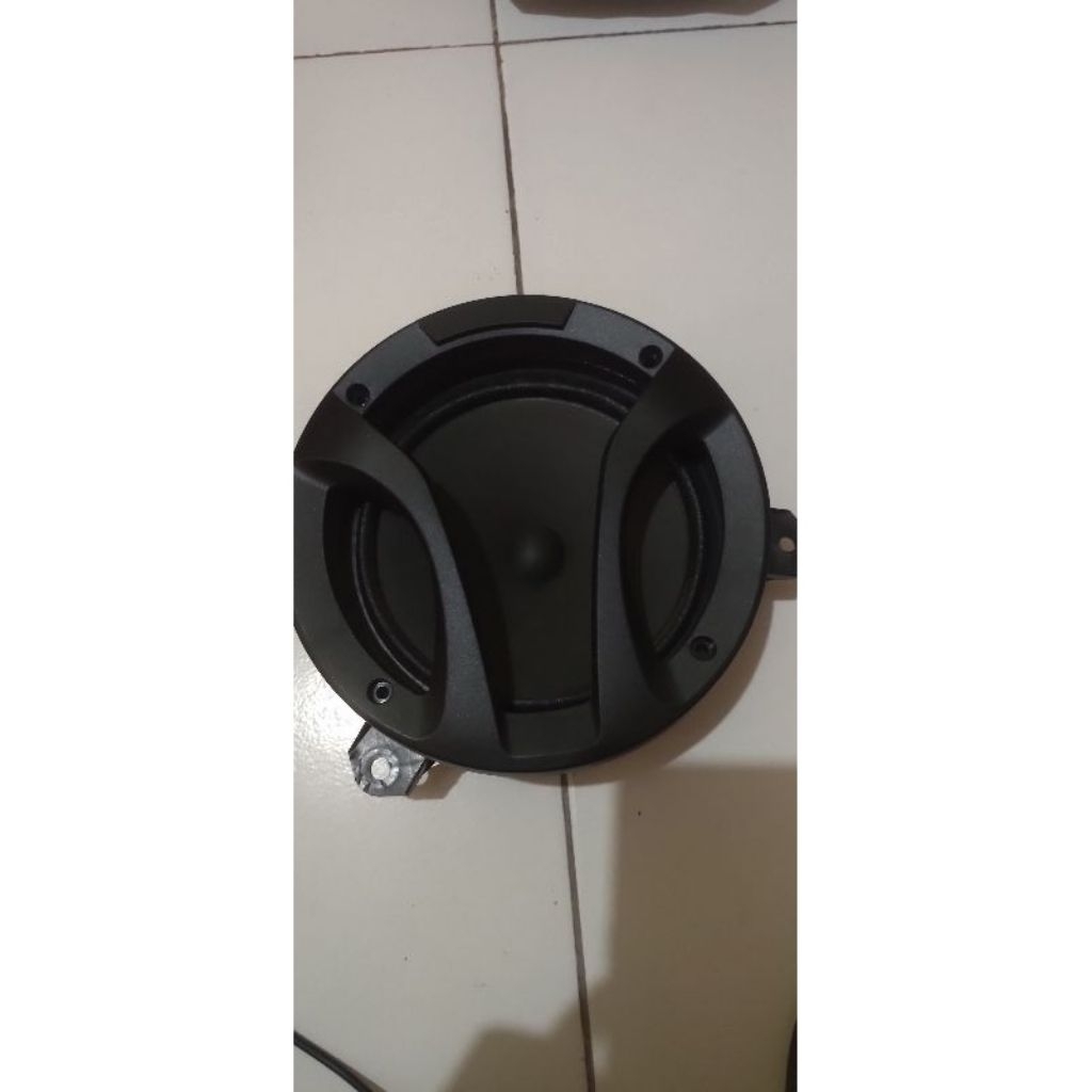 Tutup speaker mobil 6 inch