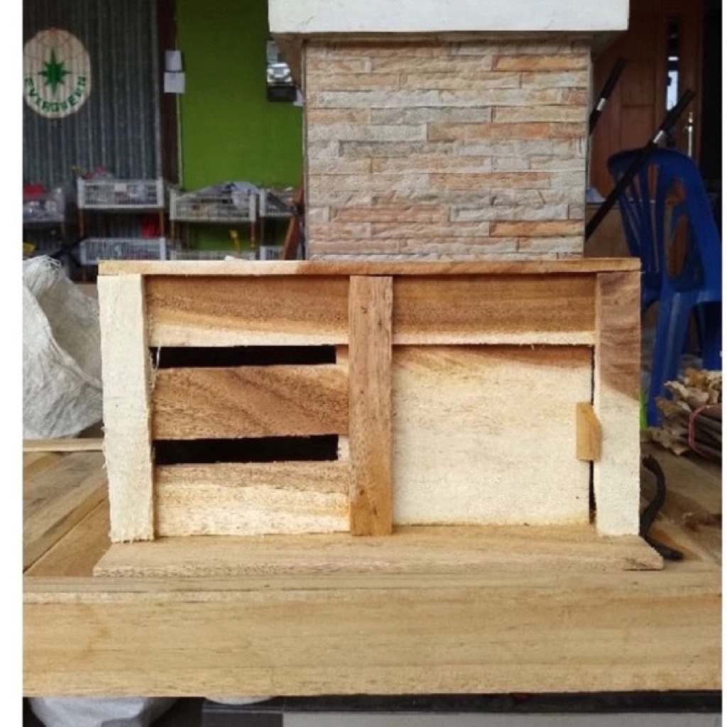 GUPON MERPATI MODEL PINTU SLOROK KESAMPING BAHAN DARI KAYU MUNGGUR