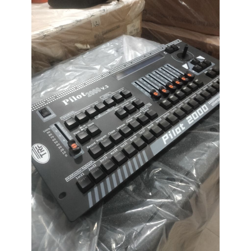DMX512 controller TRF Pilot2000