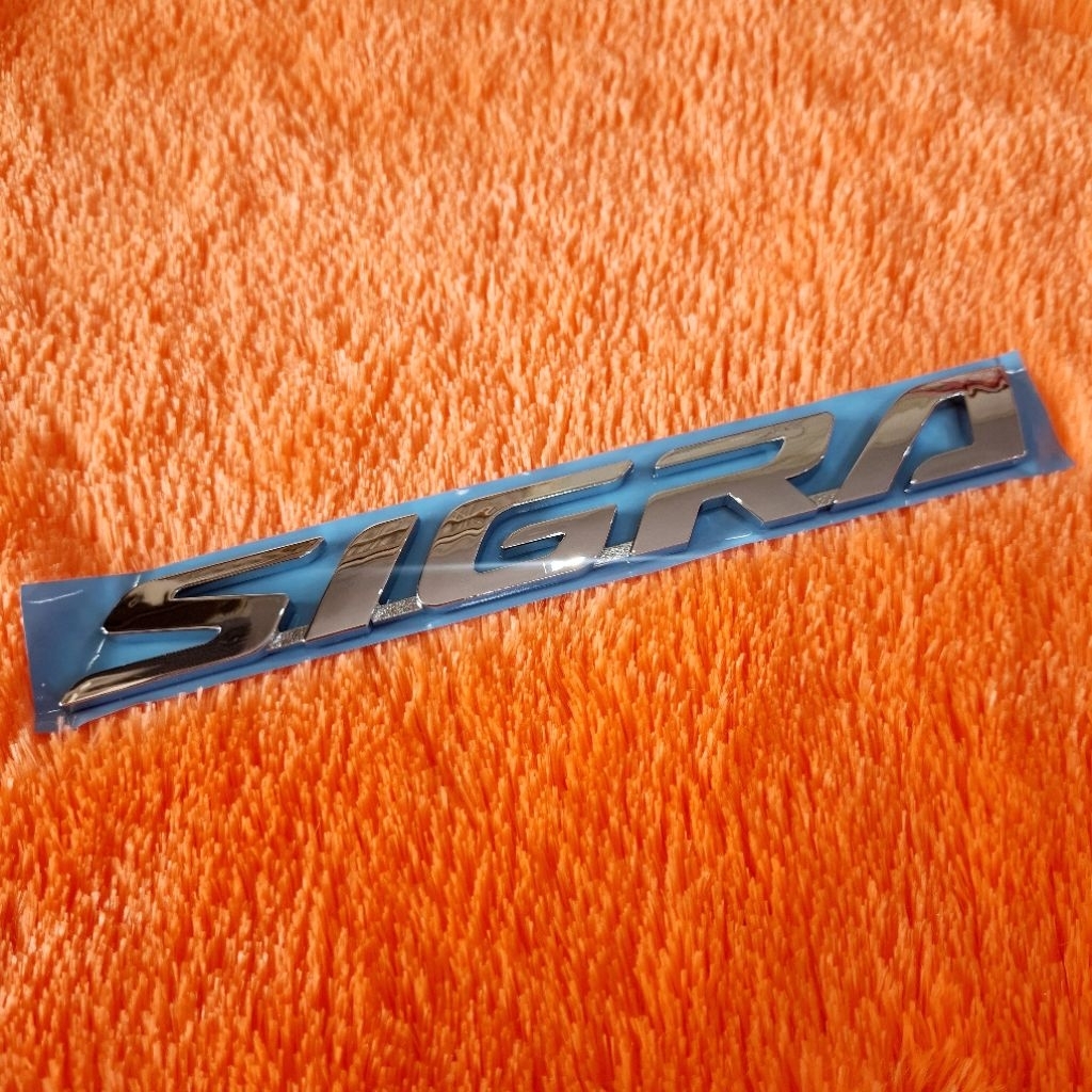 Emblem daihatsu Sigra belakang bagasi