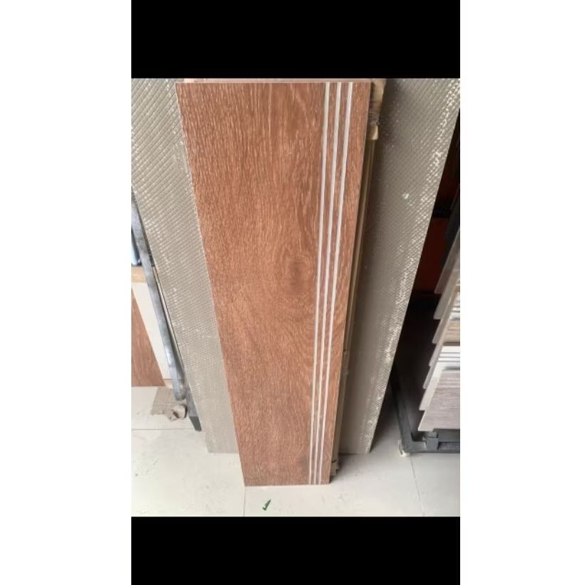 Granit pijakan anak tangga motif kayu 30x120