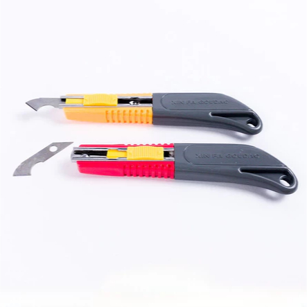 

Cutter Kater Pisau Pisao Alat Pemotong Mika Kaca Akrilik Super Tajam Lipat Portable