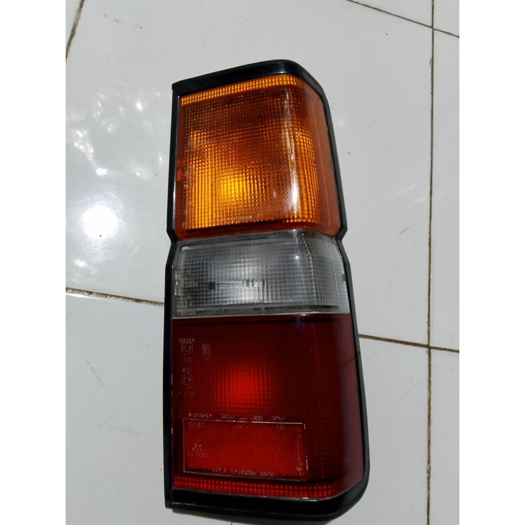Lampu Belakang Nissan Terrano 95/02(kanan)