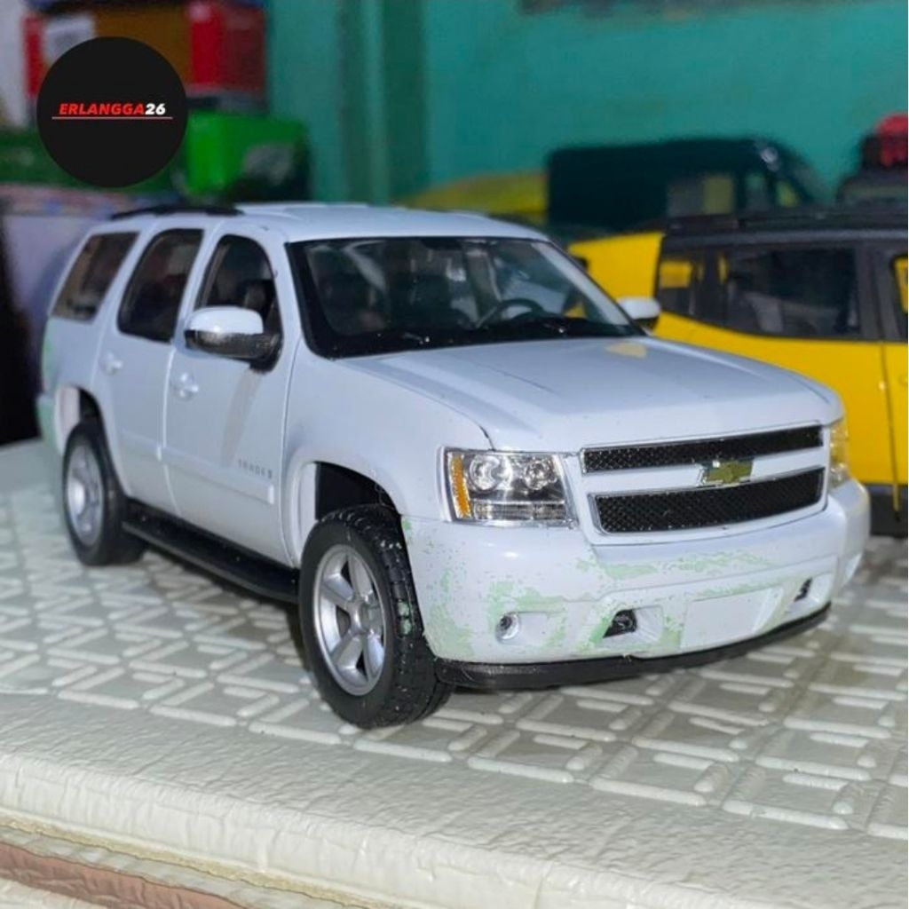 Diecast Welly Chevrolet Tahoe skala 1:24 loose junk