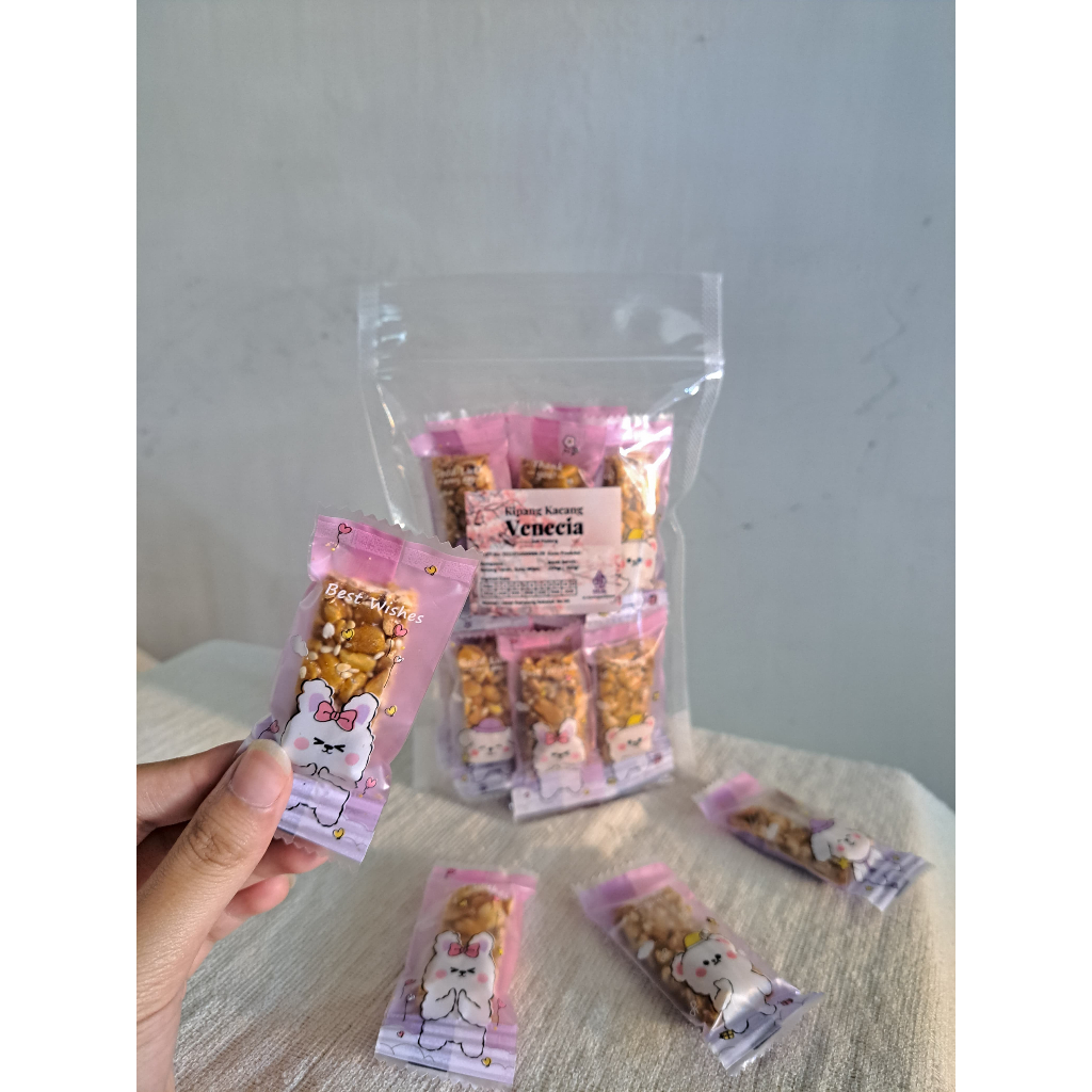 

Kipang Kacang Venecia Oleh-oleh Khas Padang