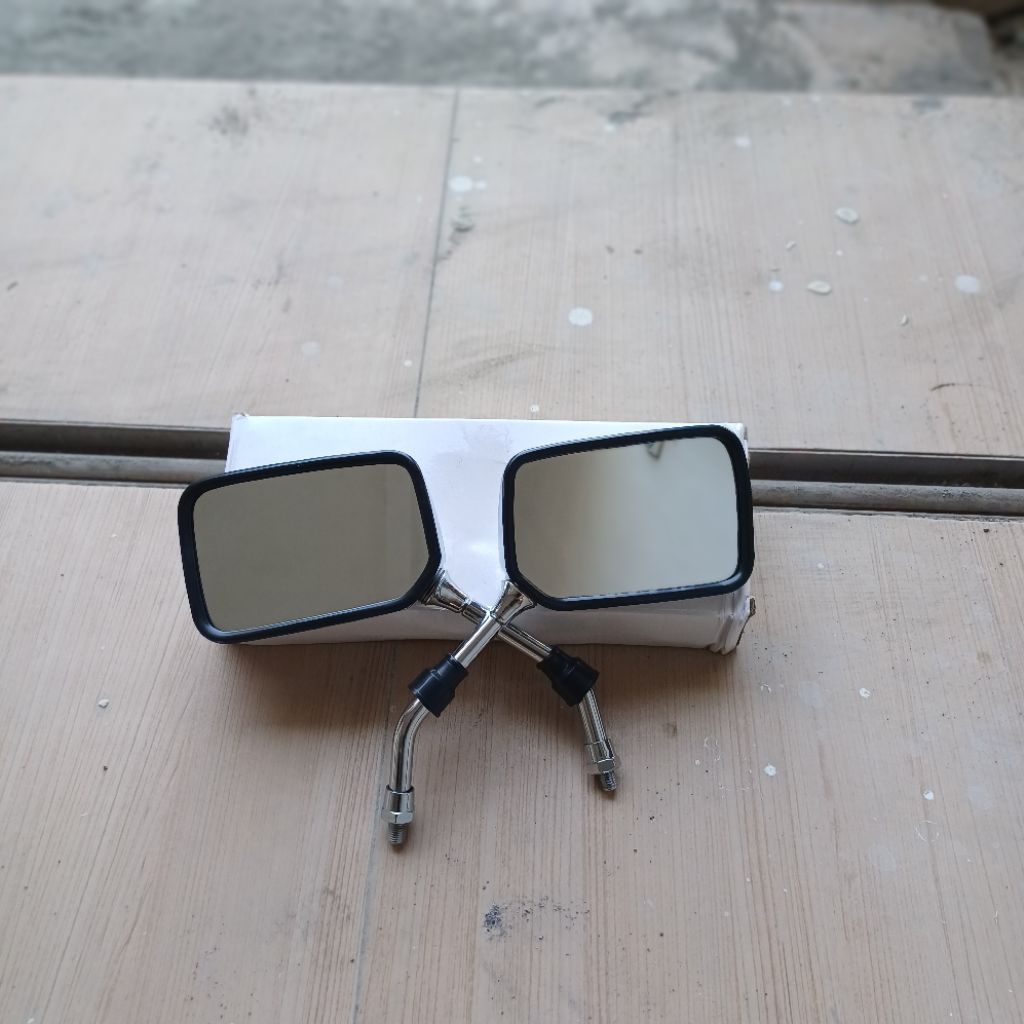 Spion CB400 Detail Original