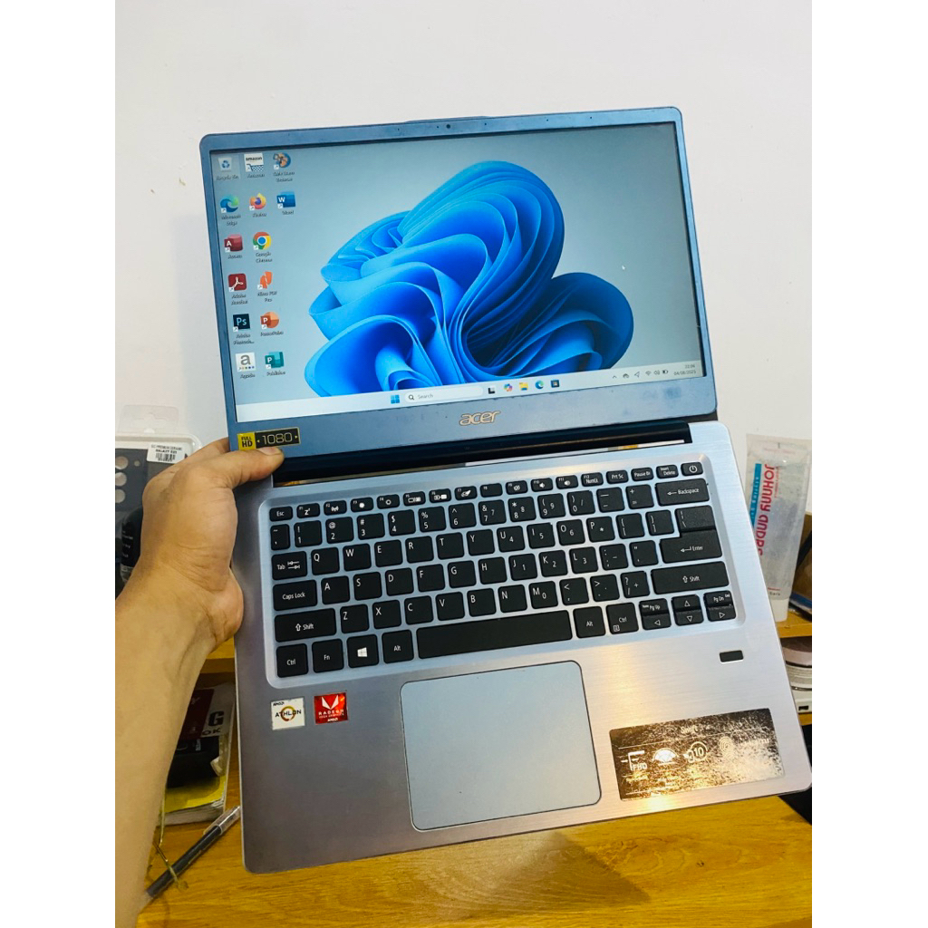 Acer Swift 3 Athlon Backlit. ram 8/256Gb ssd. normal