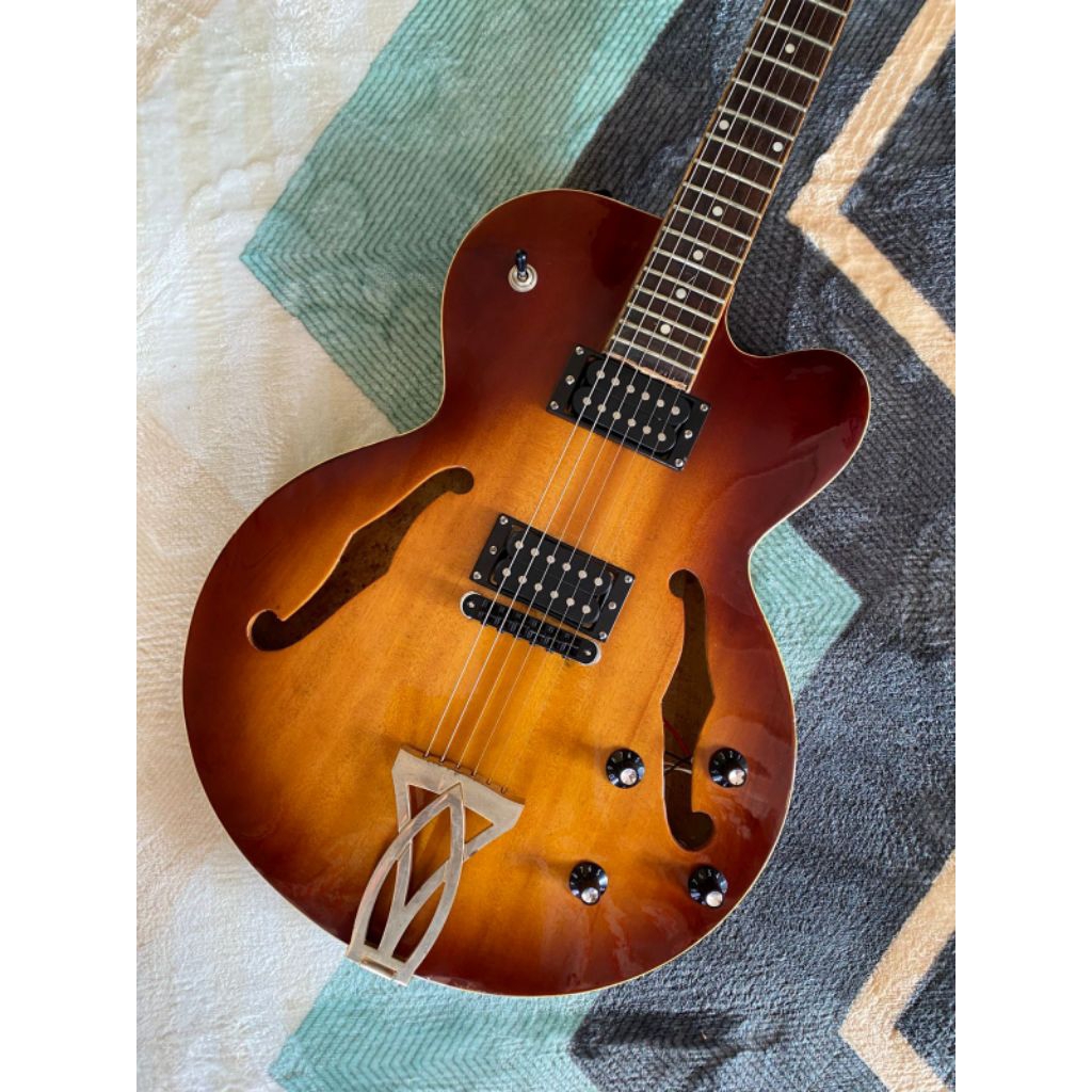 Gitar Gibson Hollow body sunbrust
