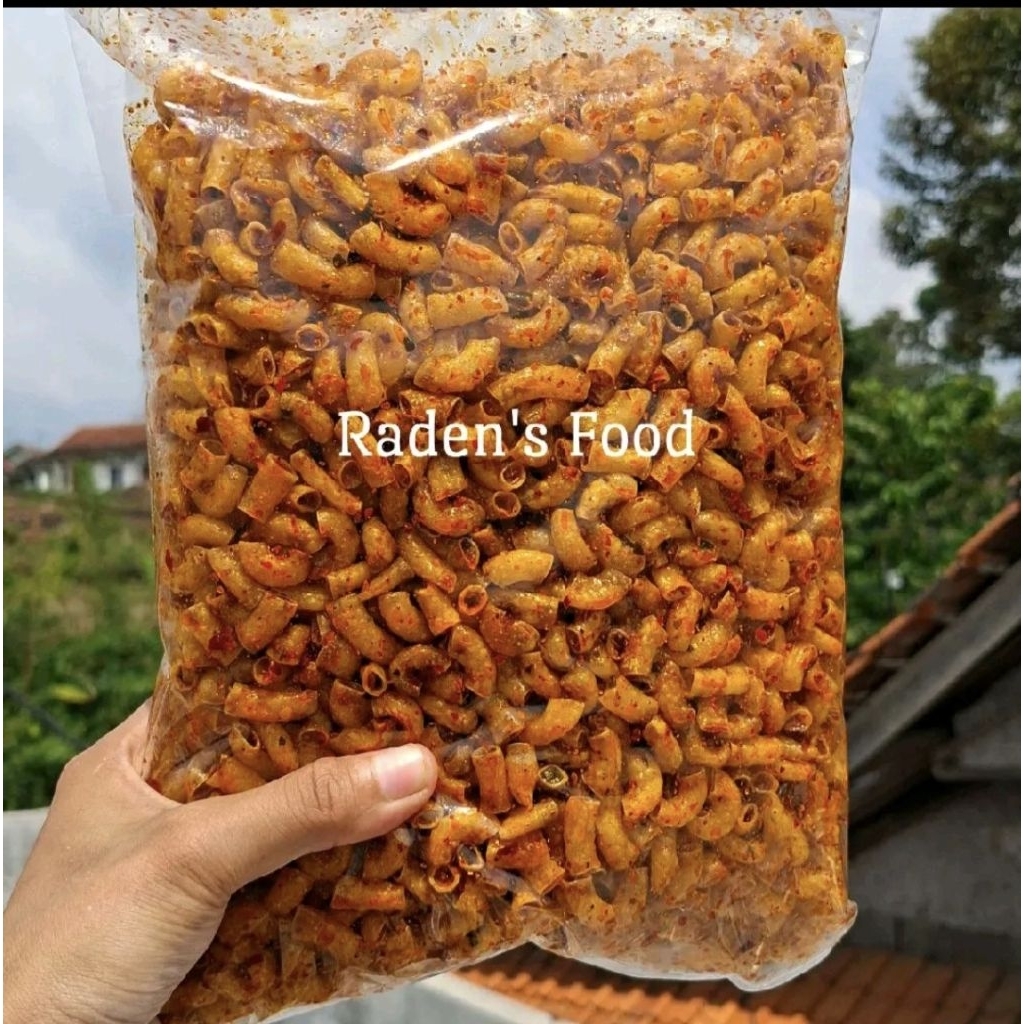 

Makaroni kriwil pedas daun jeruk 500gram/ makaroni keriuk
