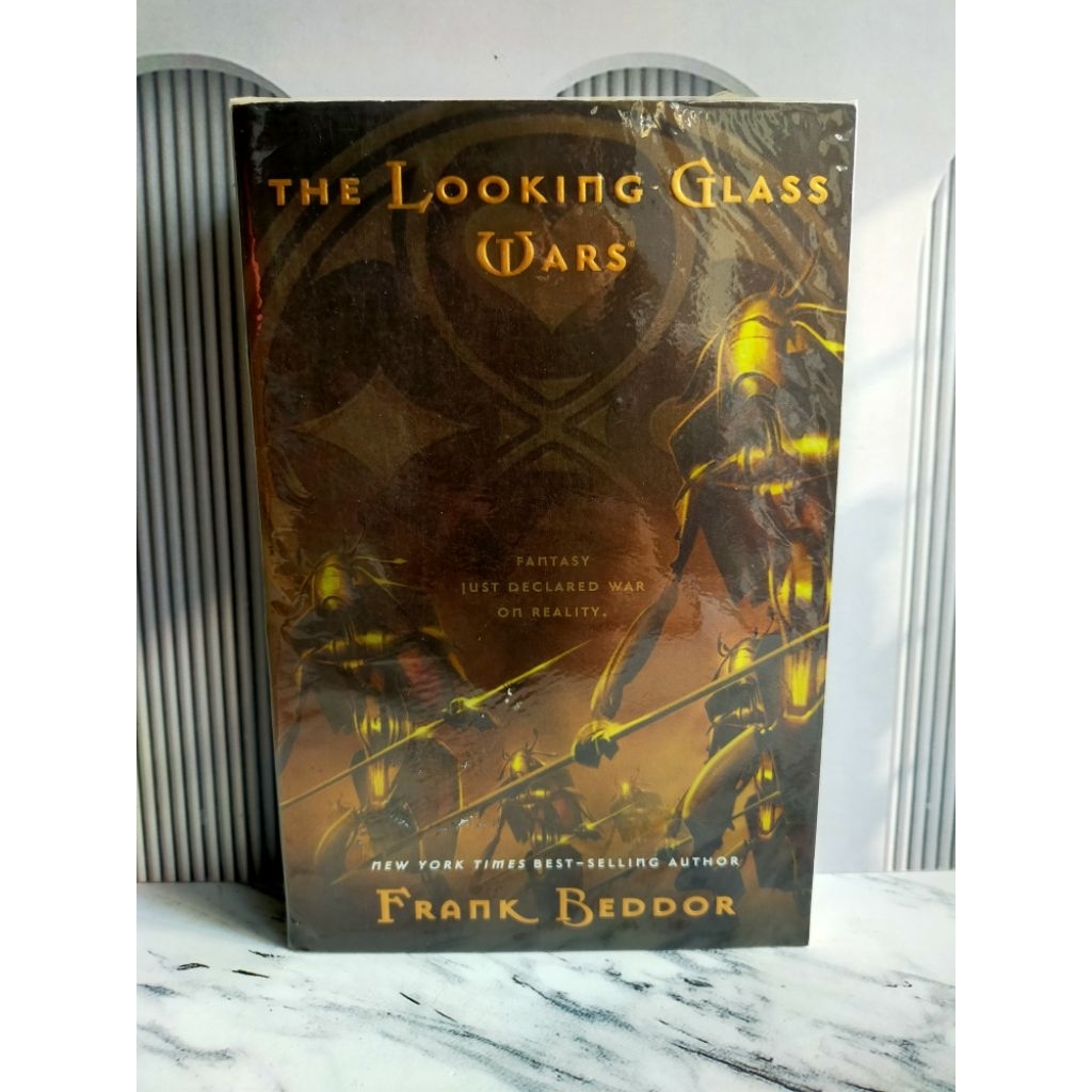 Novel Import The Looking Glass Wars by Frank Beddor Second ORI