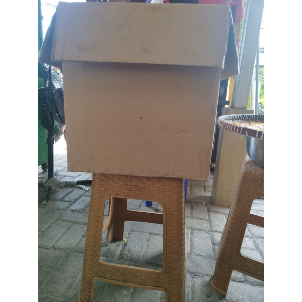 

Kardus bekas untuk pindahan / kardus tebal / kardus Aqua