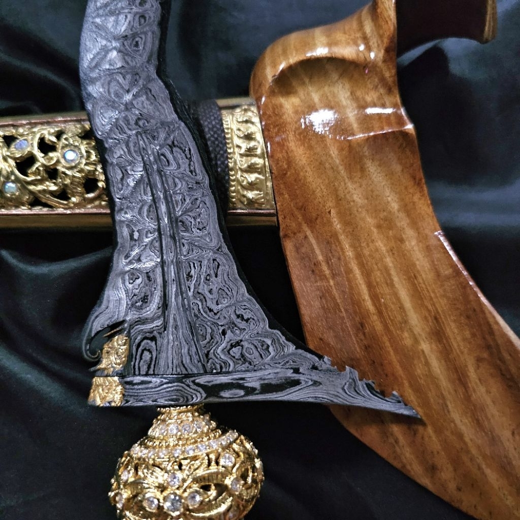 Keris Panimbal Luk 9 Kinatah EMAS Pamor Kupu Tarung