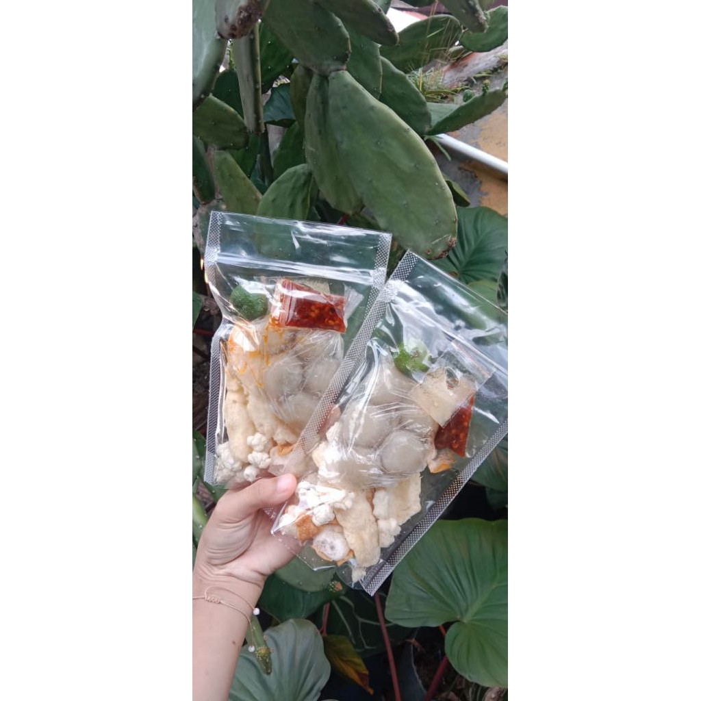 

RAINBOWCI~Baso Aci Ayam Suwir Warna Warni Lengkap Toping dan Bumbu