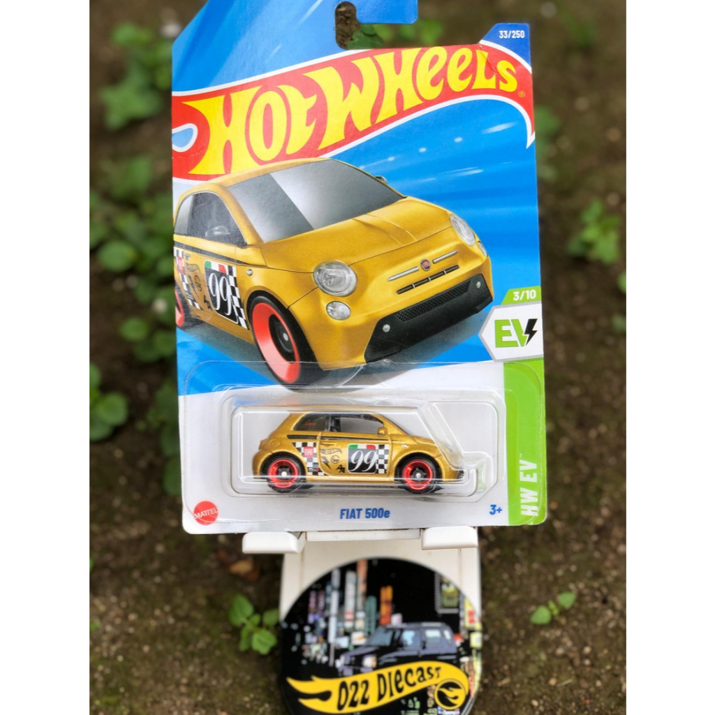 Hot Wheels Fiat 500e EV GOLD