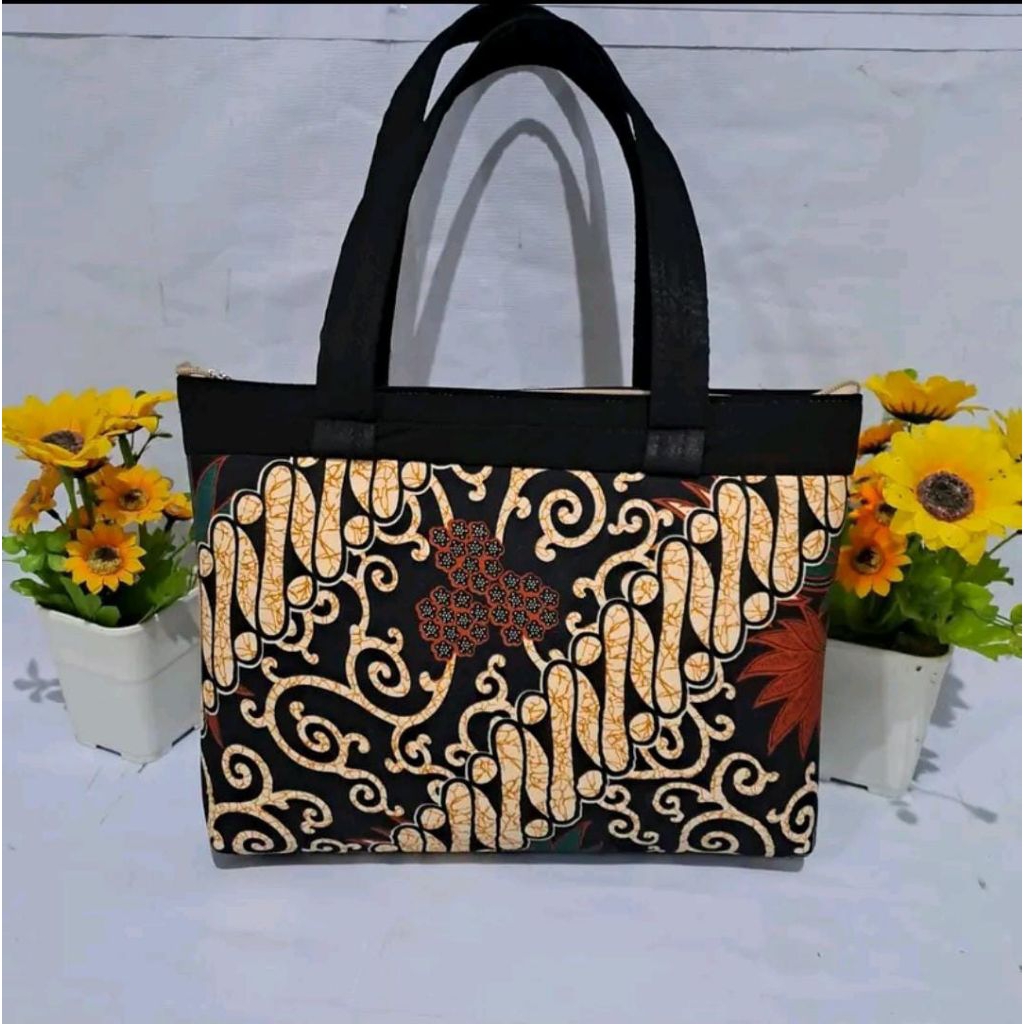 Tas Batik tote bag Wanita Motif Ekslusif 30x25 cm Terbuat Dari Kain Batik Dan Spons Berkualitas