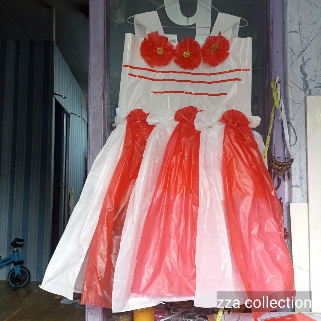 kostum plastik merah putih,kostum daur ulang,kostum 17 agustus,kostum karnaval (D.i )