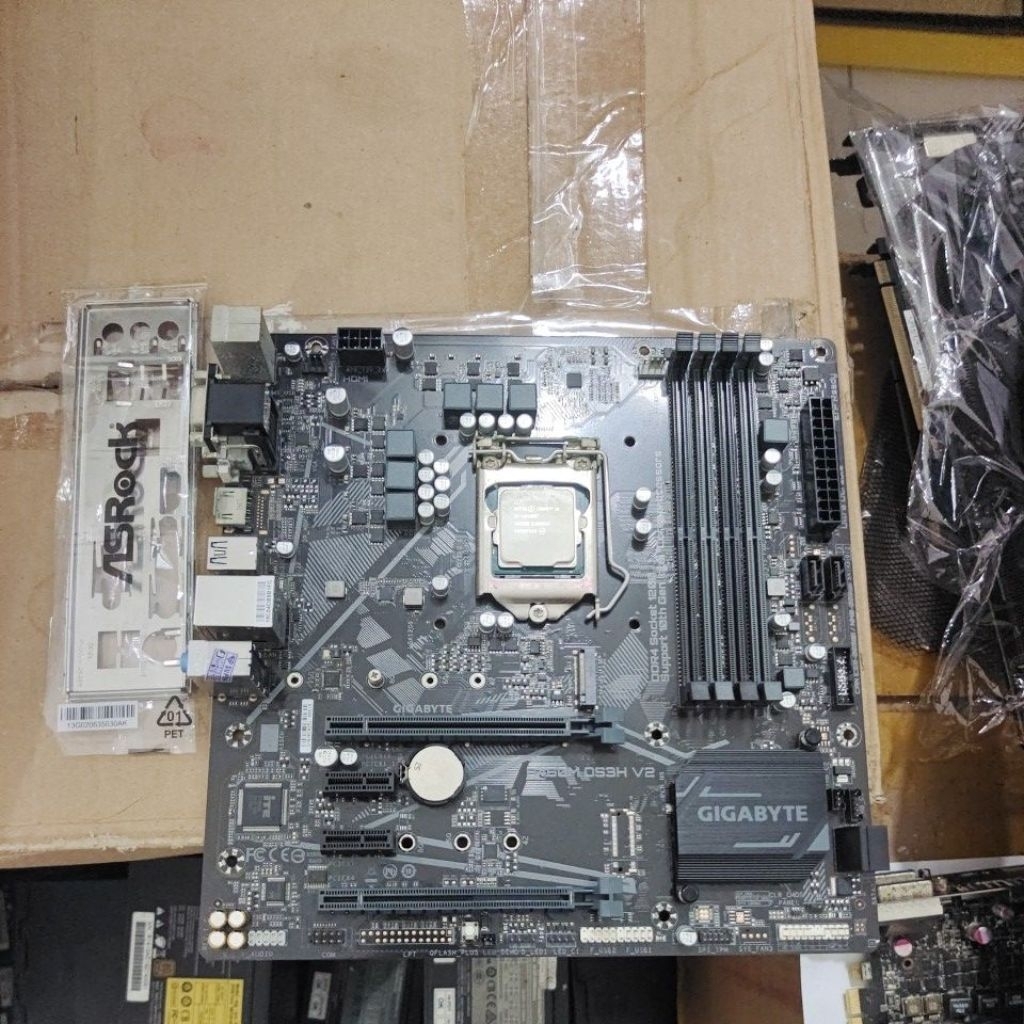 mainboard Gigabyte b460m ddr4 + procsesor core i5 10400f