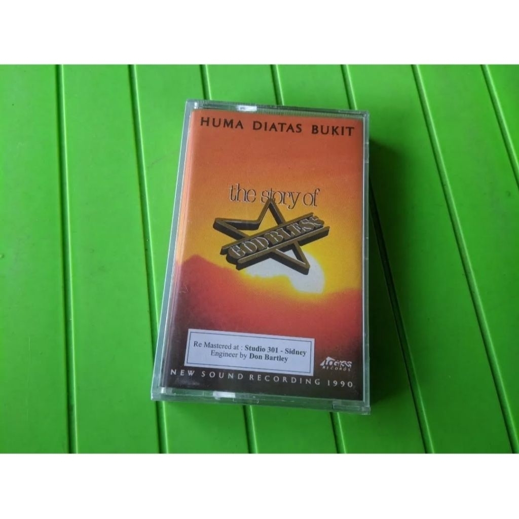 Kaset pita God bless huma di atas bukit segel