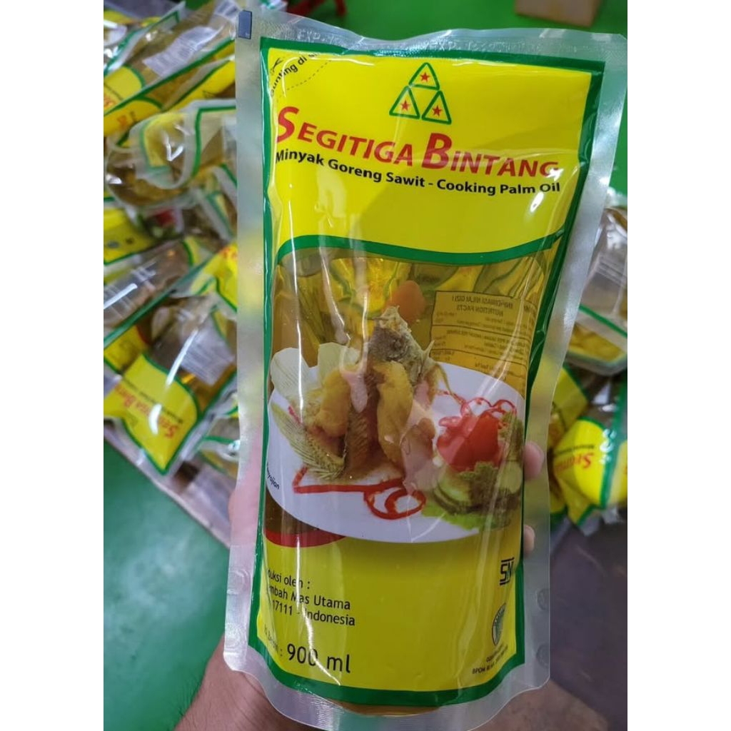 

Minyak Goreng Segitiga 900ml PREMIUM jernih mengandung VIT A dan omega 9&6 Lebih Hemat