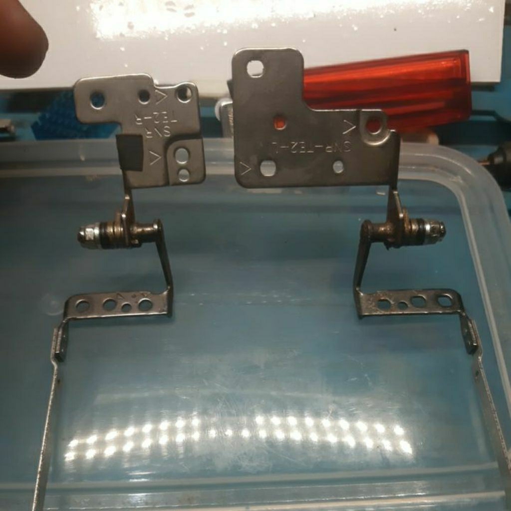 engsel laptop tosiba