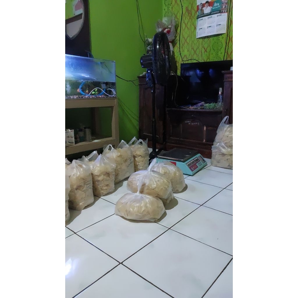 

emping melinjo mentah 1/4kg